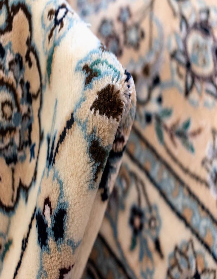 Detail image of  6' 8 x 8' 6 Nain Rug