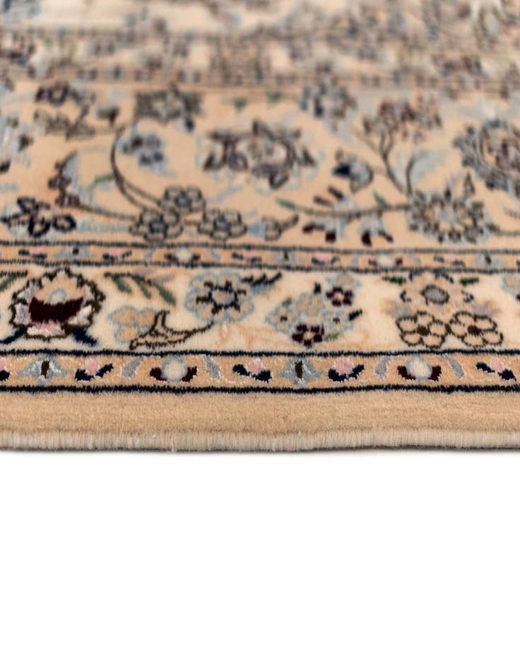 Detail image of  7' x 10' 5 Nain Rug