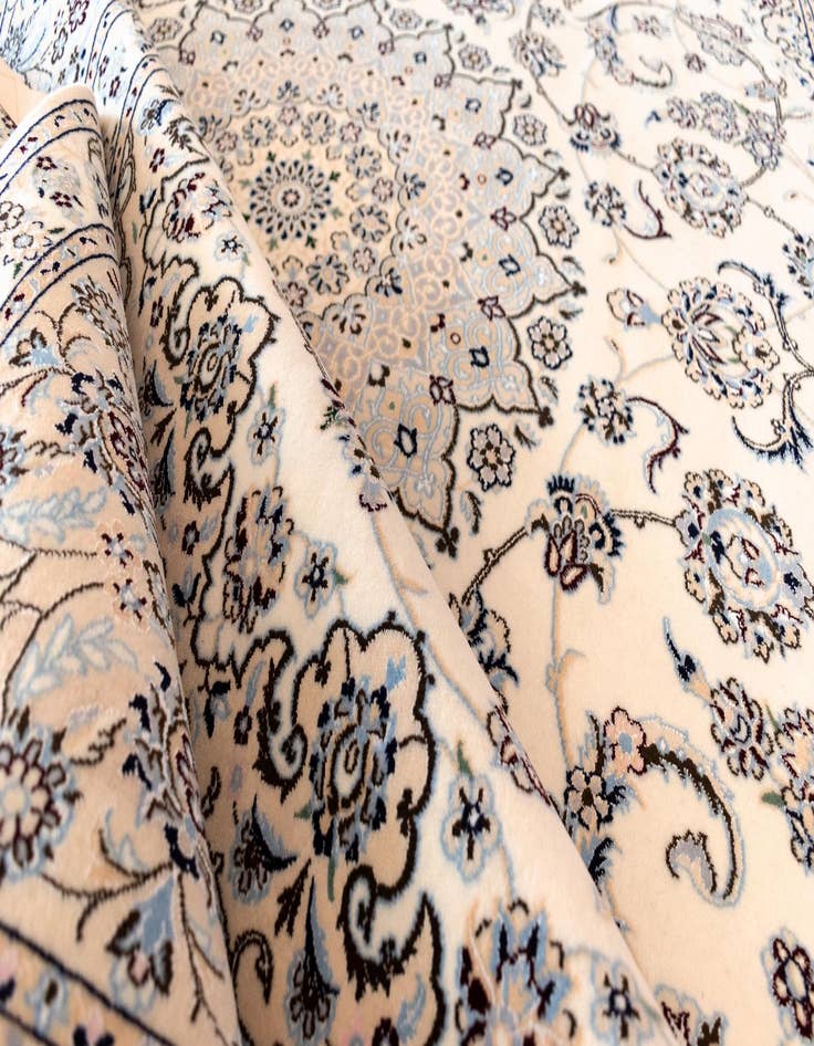 Detail image of  7' x 10' 5 Nain Rug