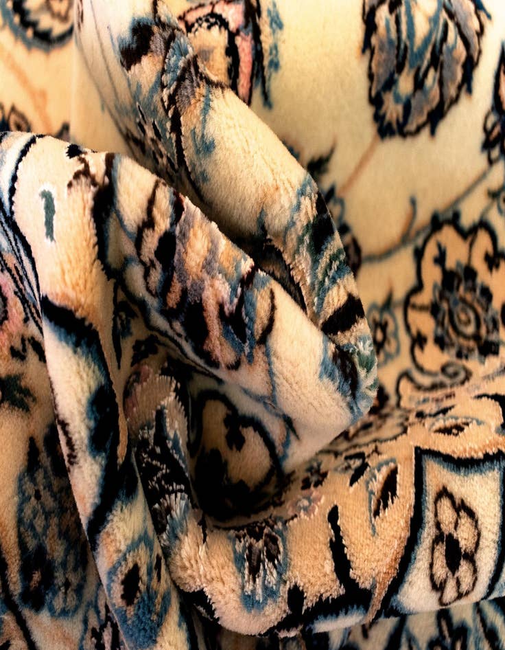 Detail image of  6' 11 x 10' 8 Nain Rug