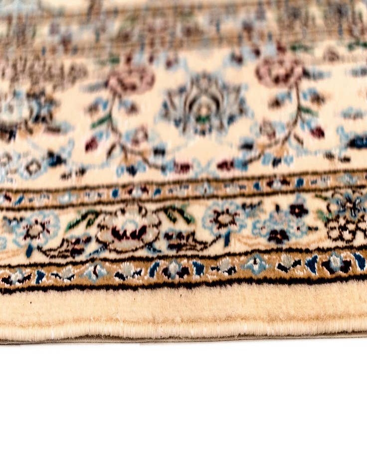 Detail image of  6' 9 x 10' 3 Nain Rug