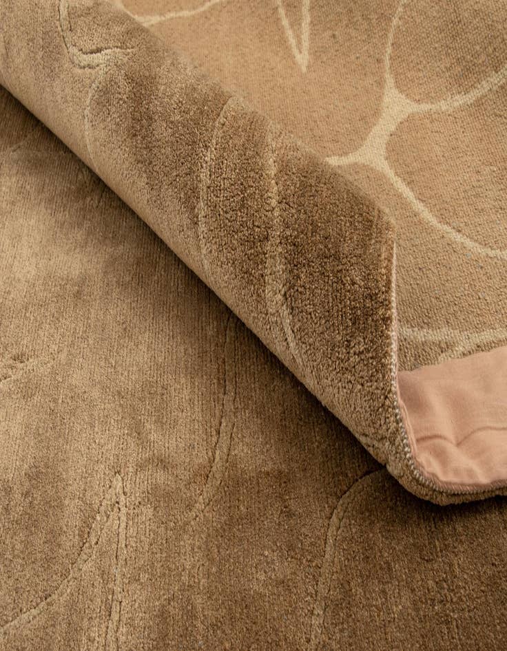 Detail image of  4' 9 x 6' 8  Hand Knotted Odegard Rug