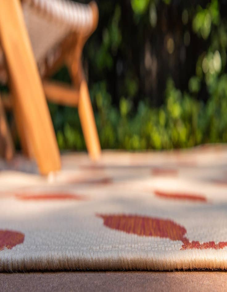 Detail image of 4' x 6' Washable Botanical Indoor / Outdoor Rug