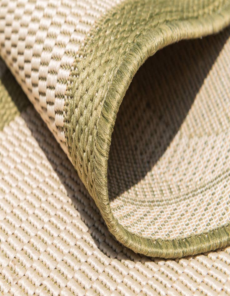 Detail image of 5' 3 x 8' Washable Lattice Indoor / Outdoor Rug