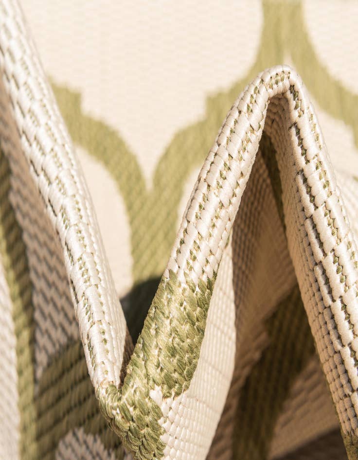 Detail image of 5' 3 x 8' Washable Lattice Indoor / Outdoor Rug