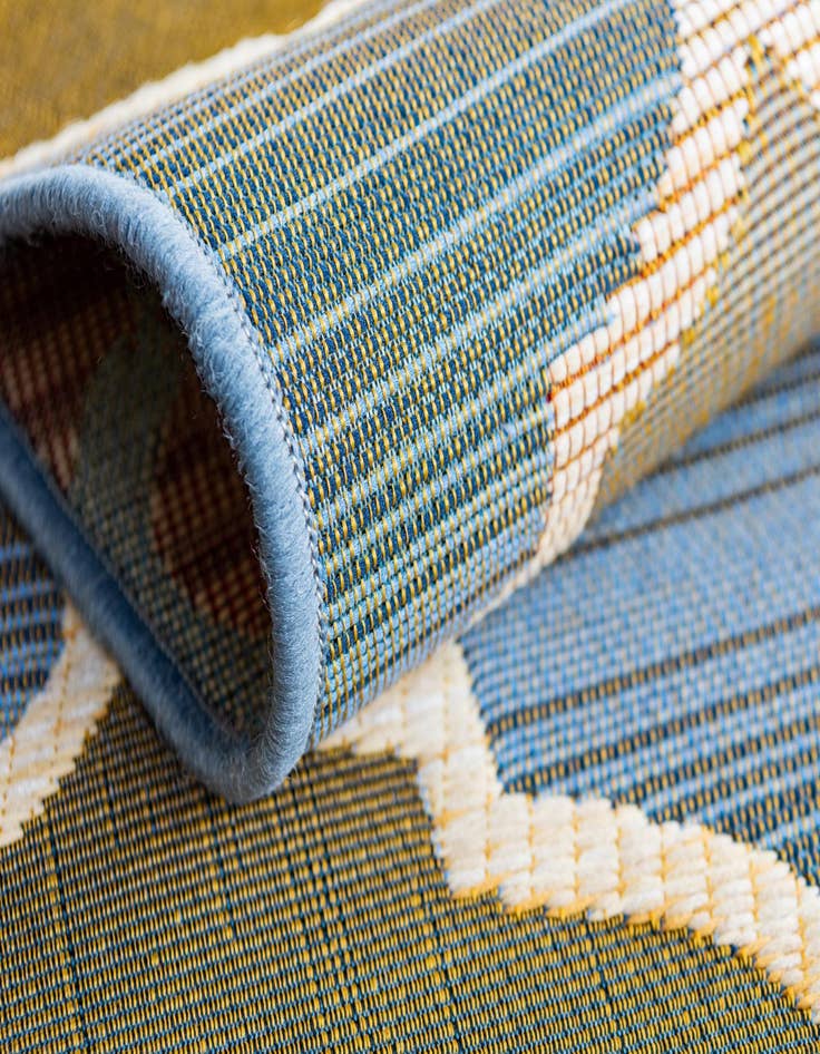 Detail image of 10' x 12' Washable Lattice Indoor / Outdoor Rug