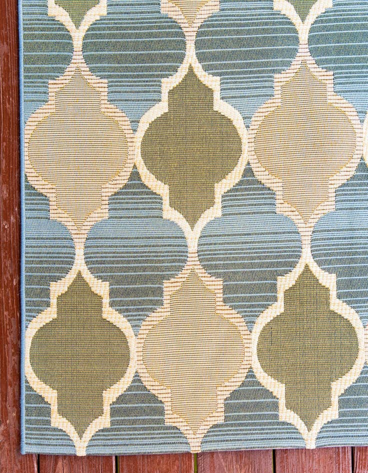 Detail image of 10' x 12' Washable Lattice Indoor / Outdoor Rug