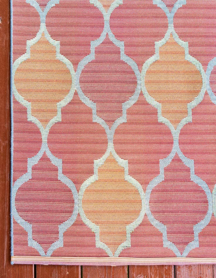 Detail image of 10' x 12' Washable Lattice Indoor / Outdoor Rug