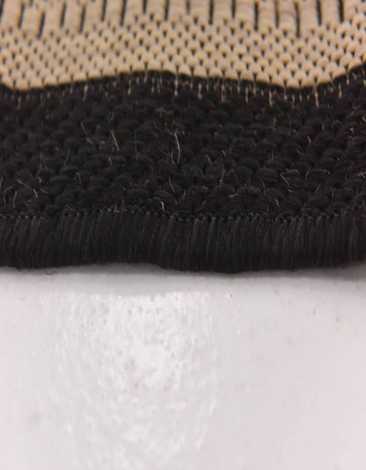 Detail image of  2' x 3' 6  Washable Modern Indoor / Outdoor Rug