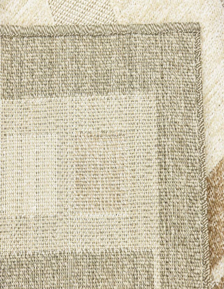 Detail image of  7' x 10'  Washable Modern Indoor / Outdoor Rug