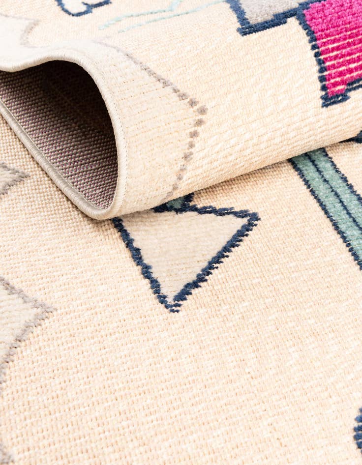 Detail image of  5' 3 x 7' 7  Washable  Indoor / Outdoor Rug