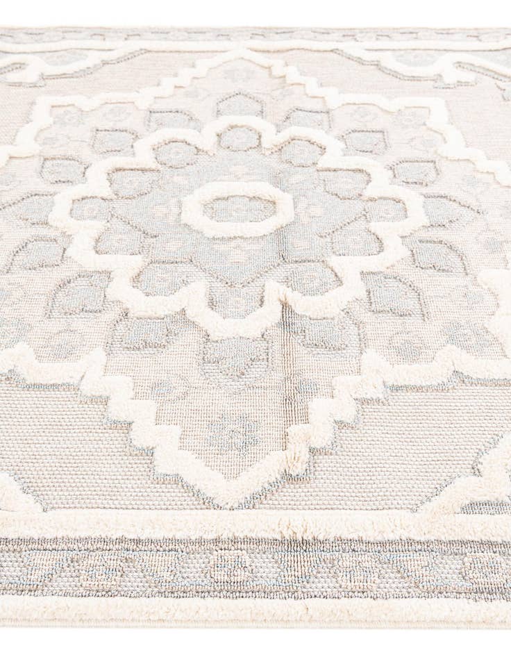 Detail image of  5' 2 x 7' 5  Washable Traditional Indoor / Outdoor Rug