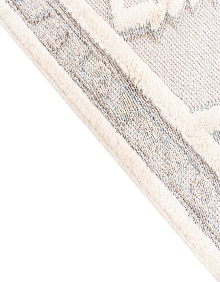 Detail image of  5' 2 x 7' 5  Washable Traditional Indoor / Outdoor Rug