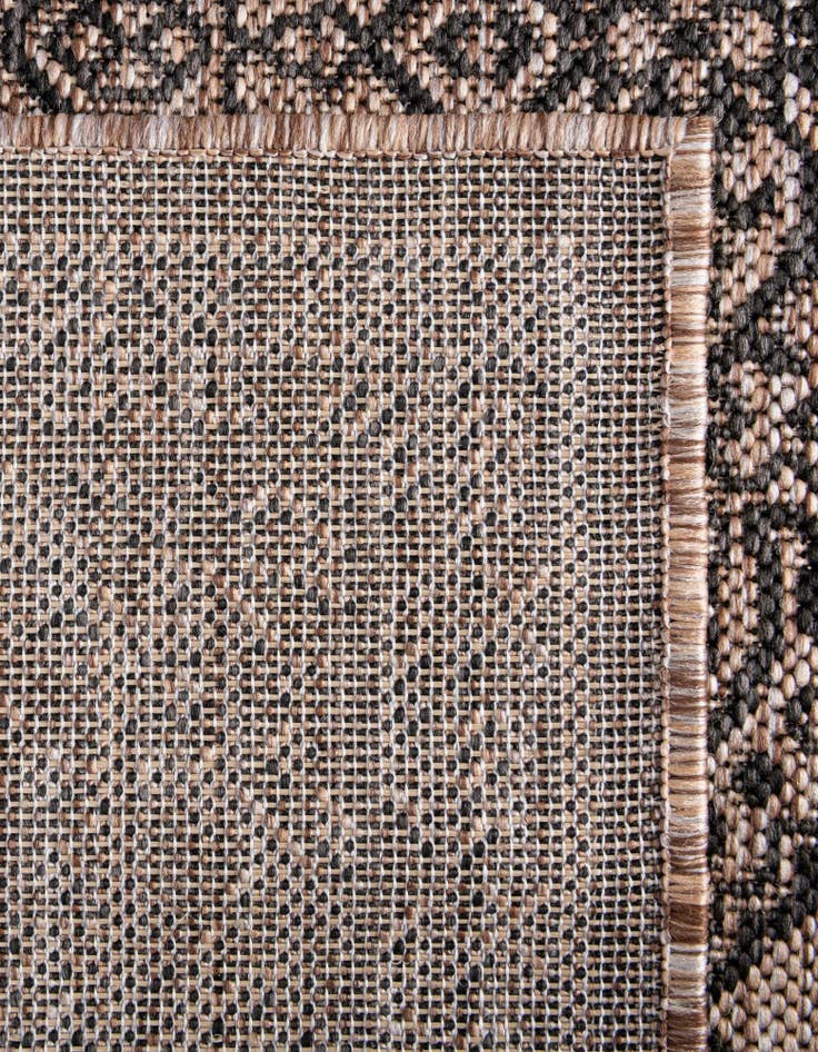 Detail image of  7' 10 x 11'  Washable Traditional Indoor / Outdoor Rug