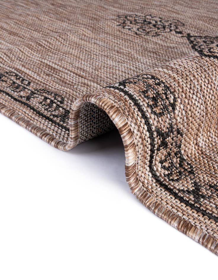 Detail image of  7' 10 x 11'  Washable Traditional Indoor / Outdoor Rug