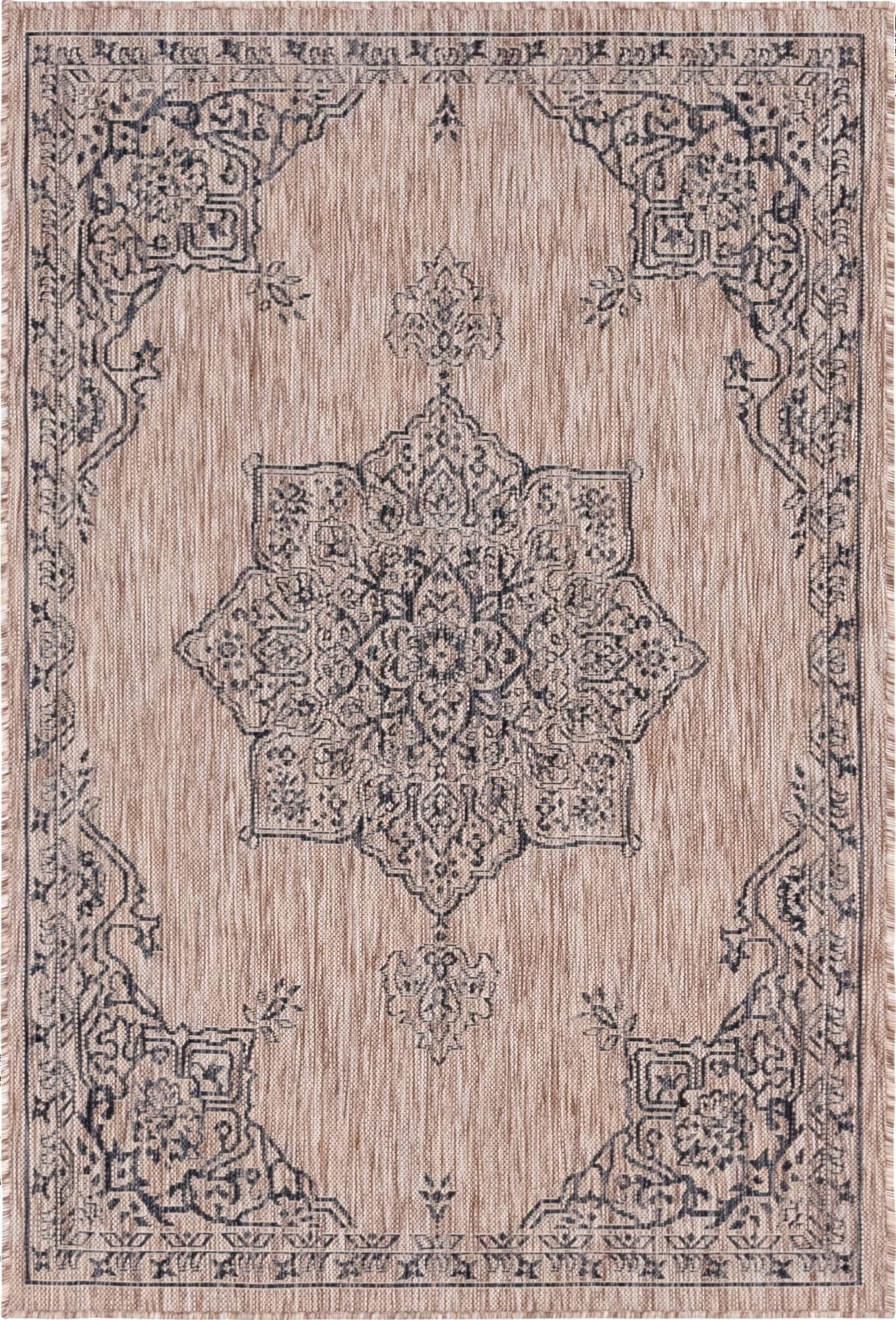  4' x 6'  Washable Traditional Indoor / Outdoor Rug