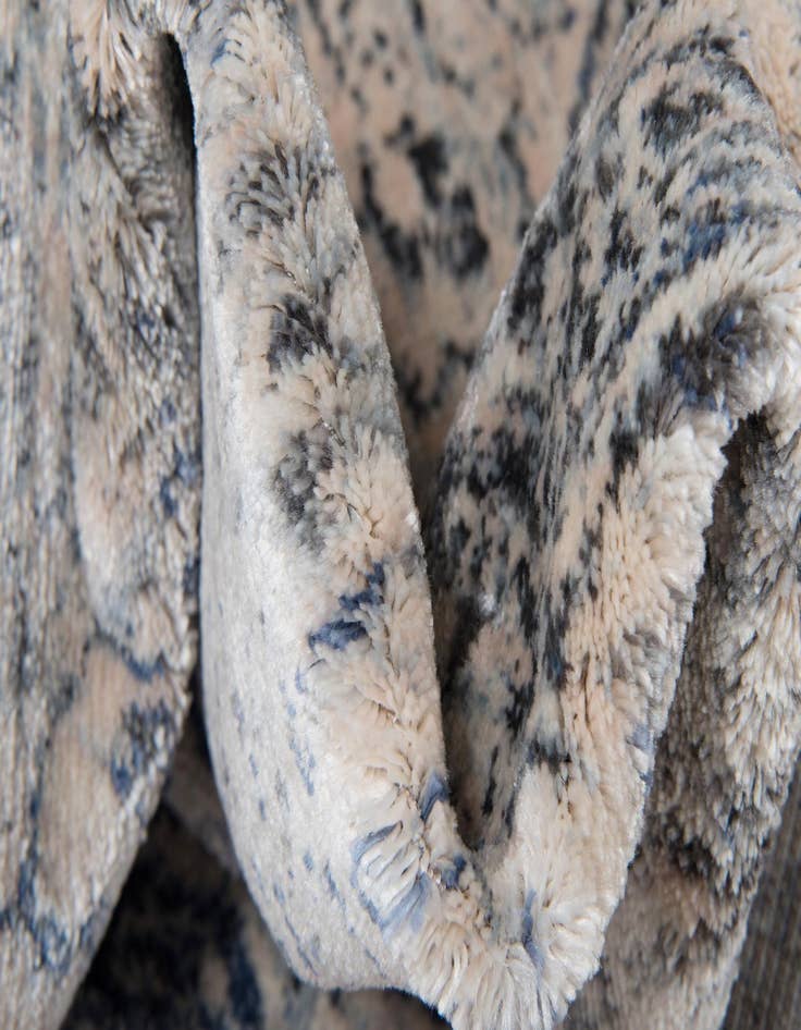 Detail image of  4' x 6' Oxfordshire Rug