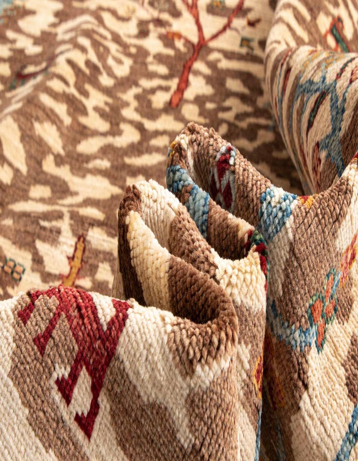 Detail image of  9' 10 x 12' 10 Rubin Wool Rug