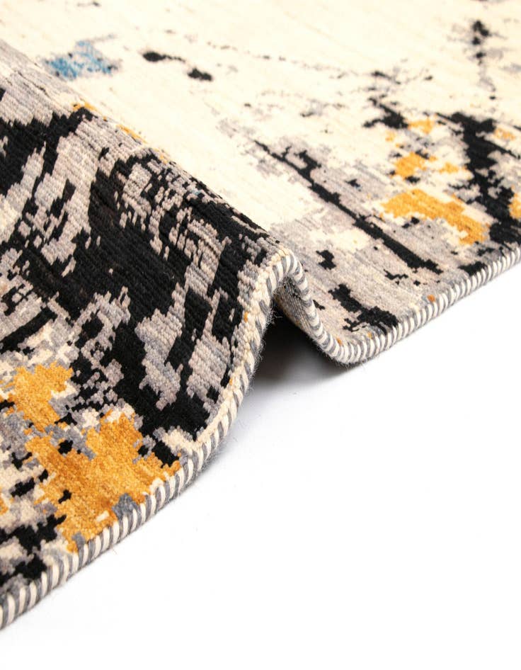 Detail image of  6' 8 x 9' 11 Rubin Wool Rug