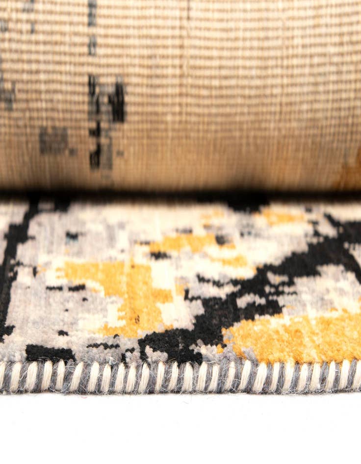 Detail image of  6' 8 x 9' 11 Rubin Wool Rug