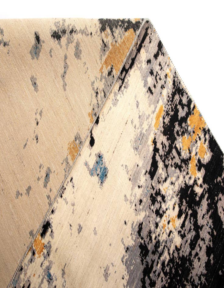 Detail image of  6' 8 x 9' 11 Rubin Wool Rug