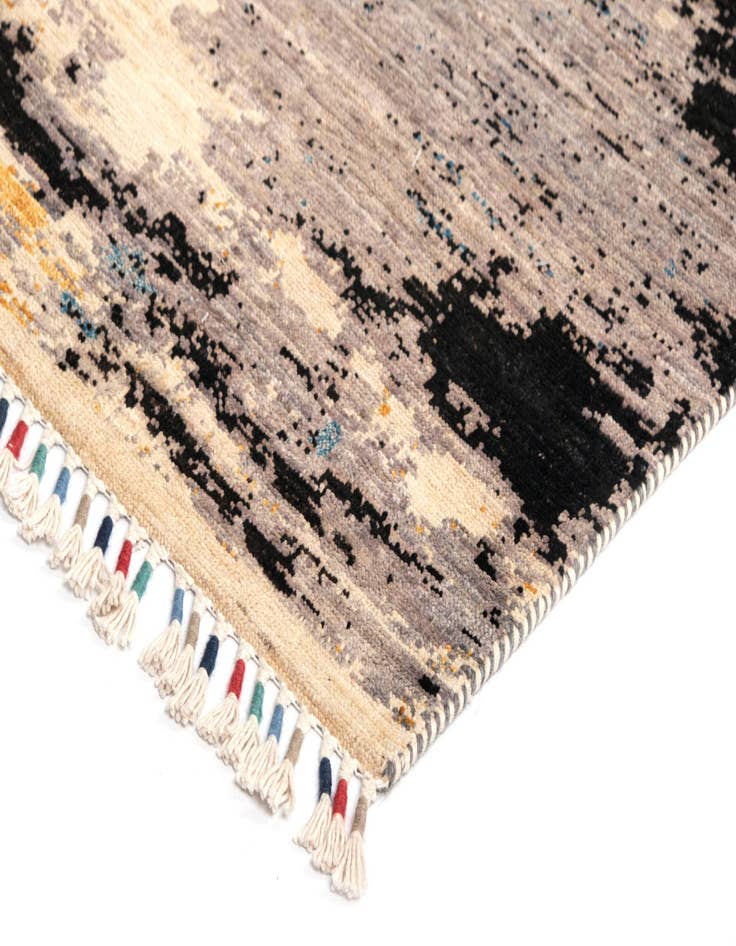 Detail image of  6' 8 x 9' 11 Rubin Wool Rug