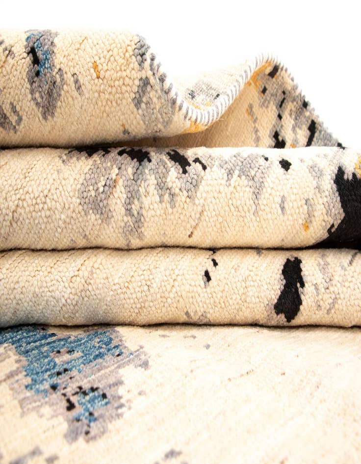 Detail image of  6' 8 x 9' 11 Rubin Wool Rug