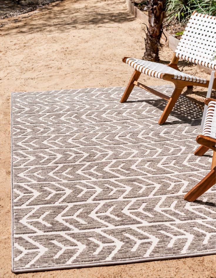 4' x 6' Sabrina Soto Aston Indoor / Outdoor Rug