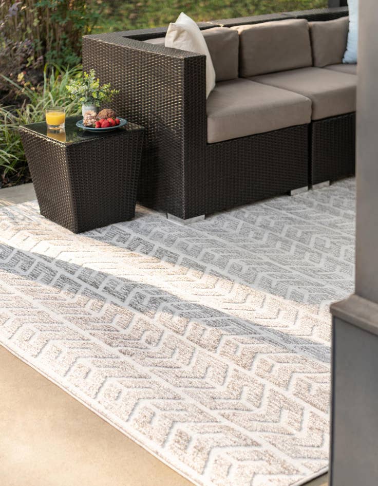4' x 6' Sabrina Soto Aston Indoor / Outdoor Rug