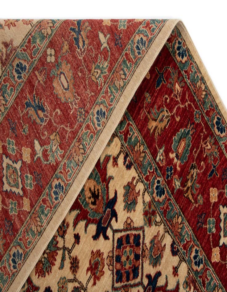 Detail image of  5' 7 x 7' 10 Sara Rug