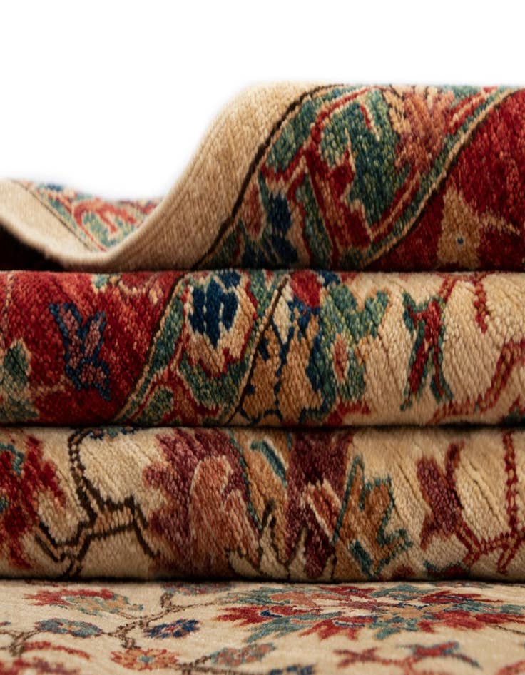 Detail image of  5' 7 x 7' 10 Sara Rug