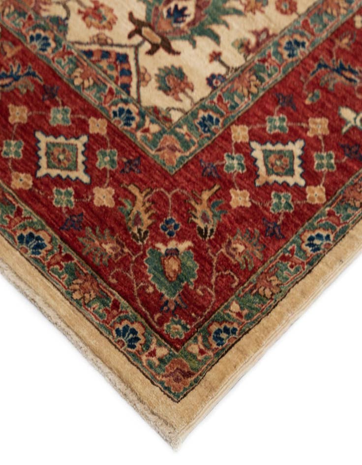 Detail image of  5' 7 x 7' 10 Sara Rug