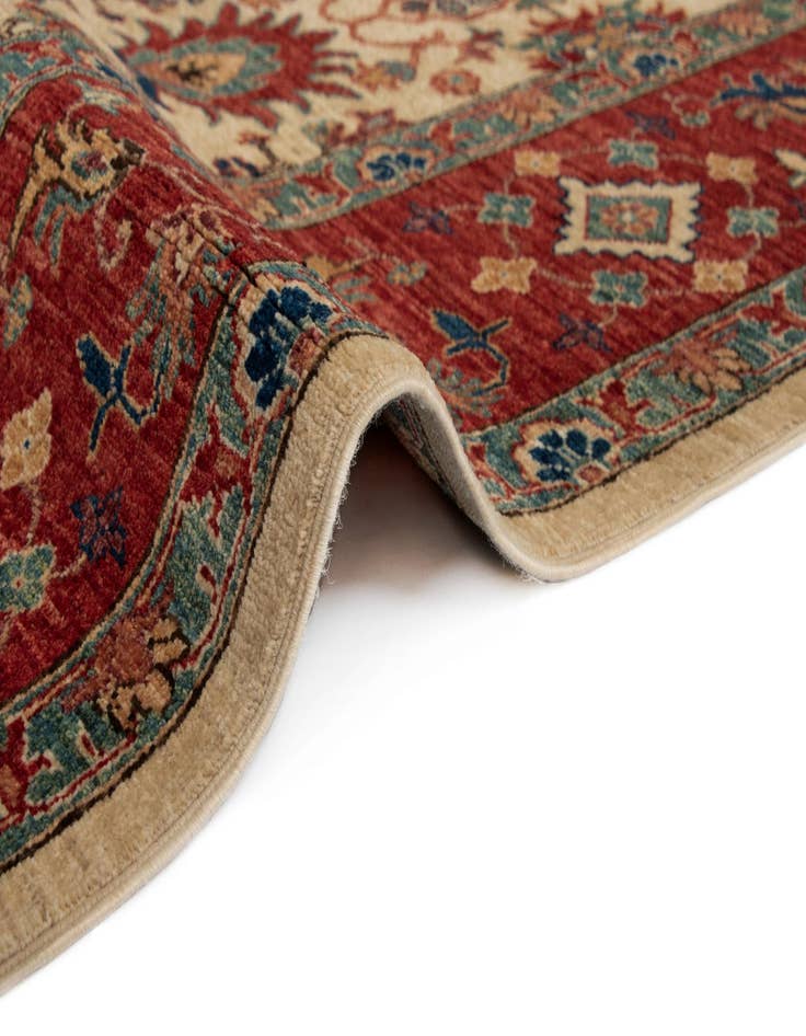 Detail image of  5' 7 x 7' 10 Sara Rug