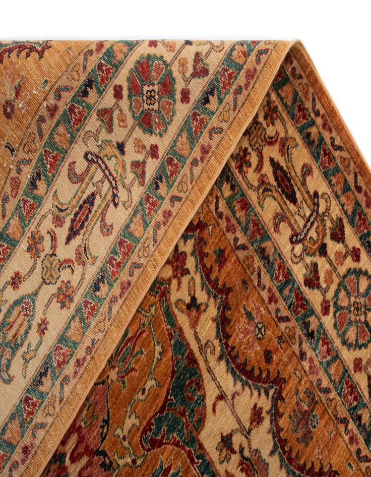 Detail image of  5' 10 x 7' 9 Sara Rug