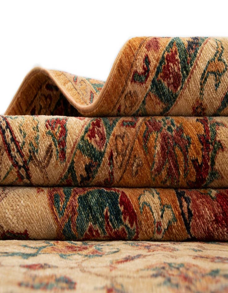 Detail image of  5' 10 x 7' 9 Sara Rug