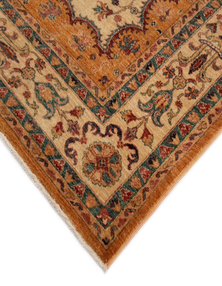 Detail image of  5' 10 x 7' 9 Sara Rug