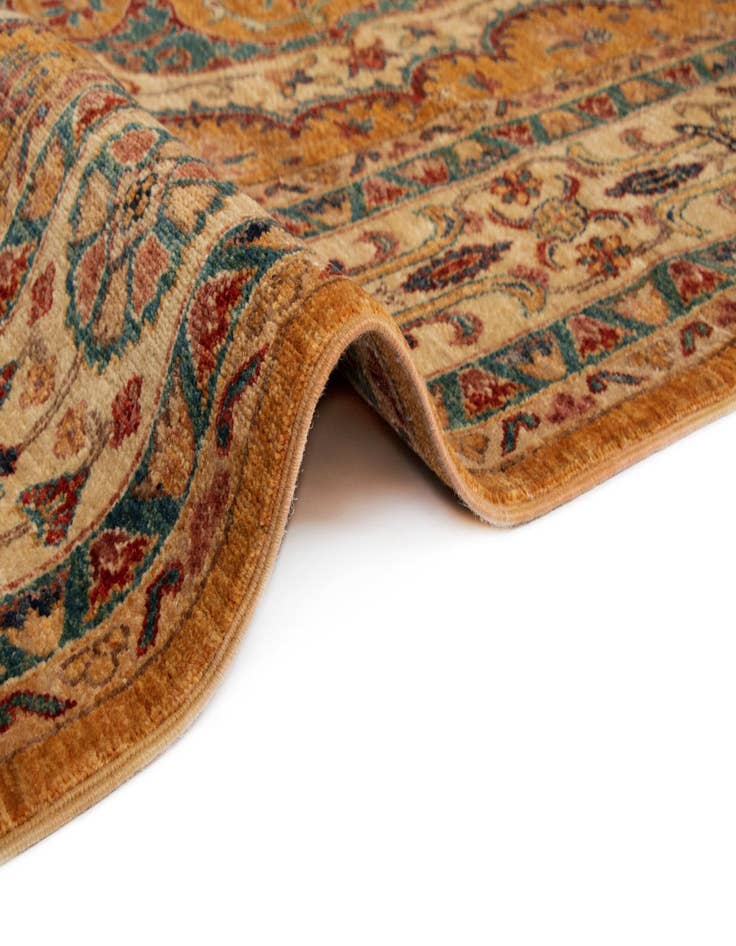 Detail image of  5' 10 x 7' 9 Sara Rug