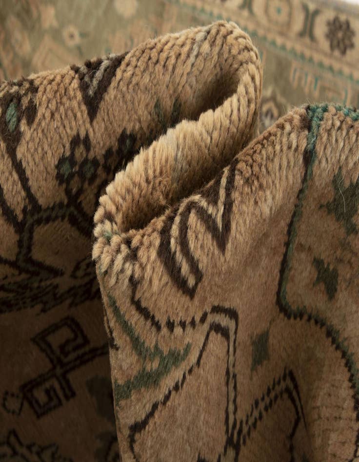 Detail image of  9' 8 x 12' 8  Hand Knotted Sarough Persian Wool Rug