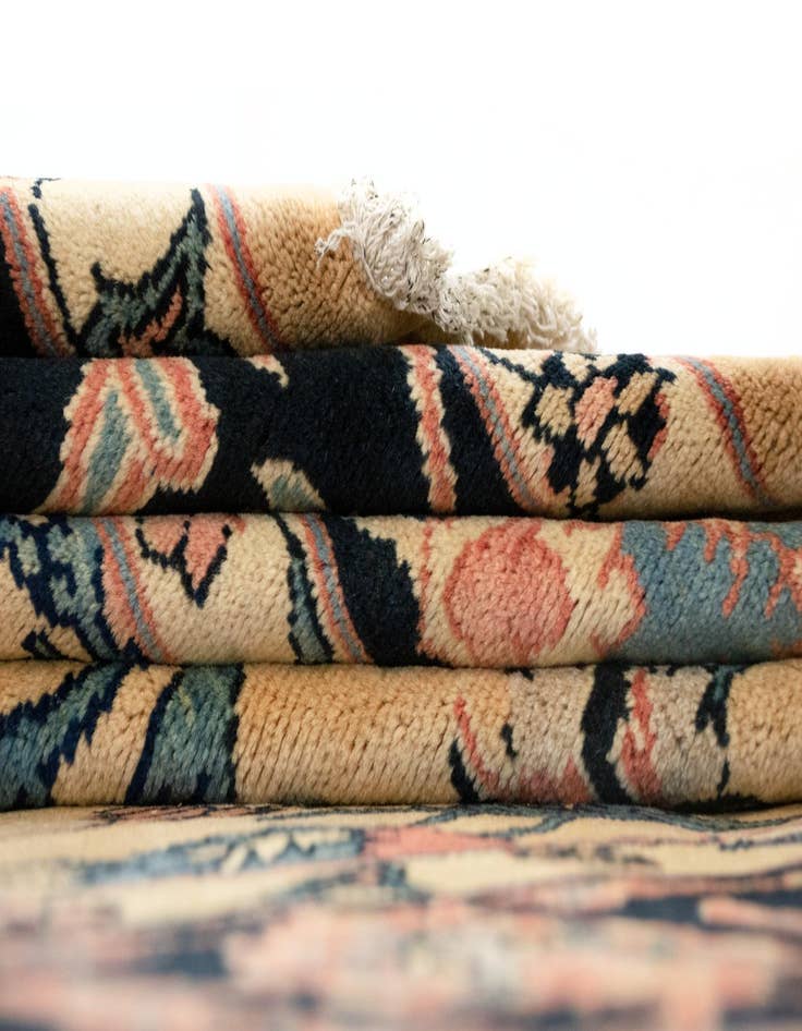 Detail image of  6' 10 x 9' 10  Hand Knotted Sarough Persian Wool Rug