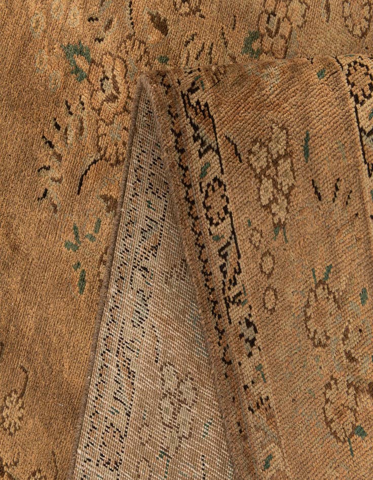 Detail image of  6' 8 x 9' 10  Hand Knotted Sarough Persian Wool Rug