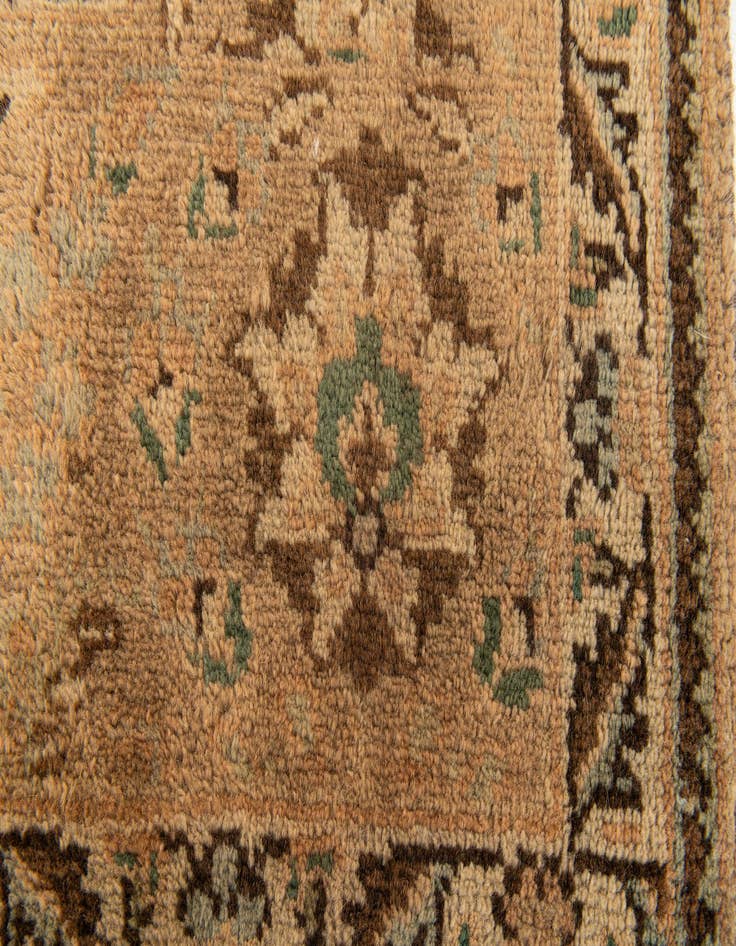 Detail image of  6' 8 x 9' 10  Hand Knotted Sarough Persian Wool Rug
