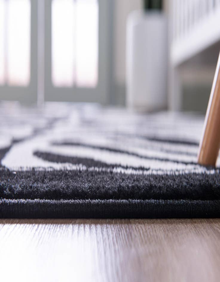 Detail image of 5' x 8' Savannah Rug