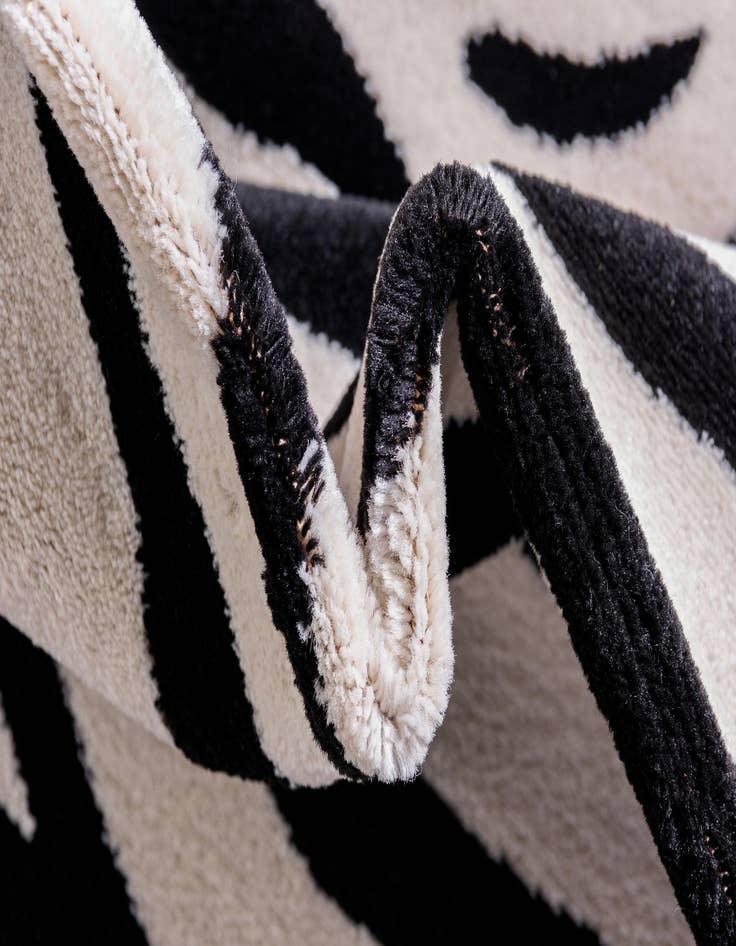 Detail image of 5' x 8' Savannah Rug