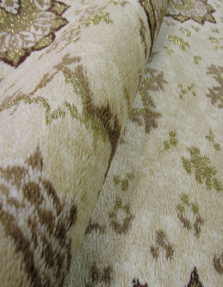 Detail image of  5' x 7' 2 Shahmir Rug