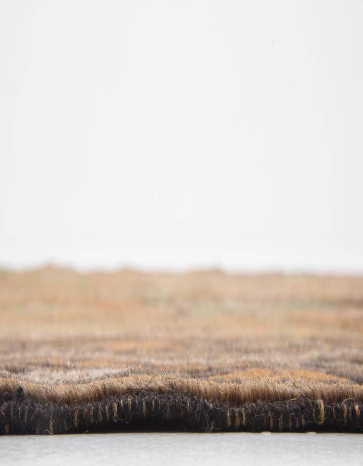 Detail image of  4' 4 x 6'  Hand Woven Sumak Wool Rug