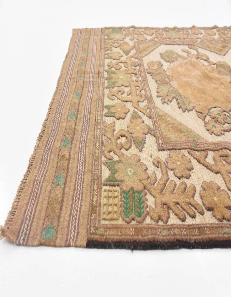 Detail image of  4' 5 x 6' 5  Hand Woven Sumak Wool Rug