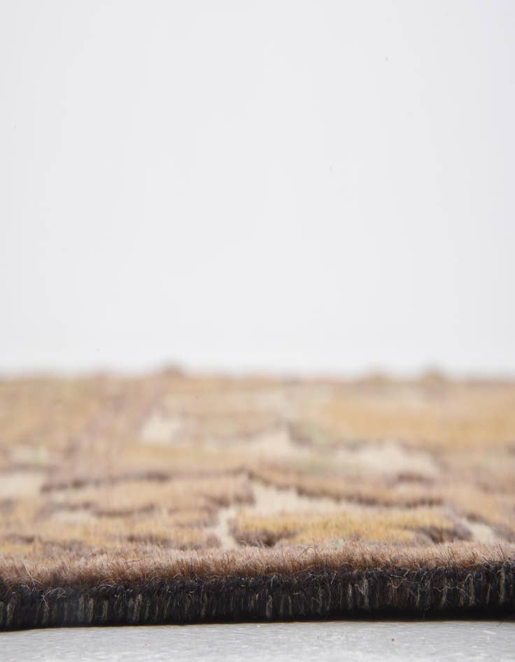 Detail image of  4' 5 x 6' 5  Hand Woven Sumak Wool Rug