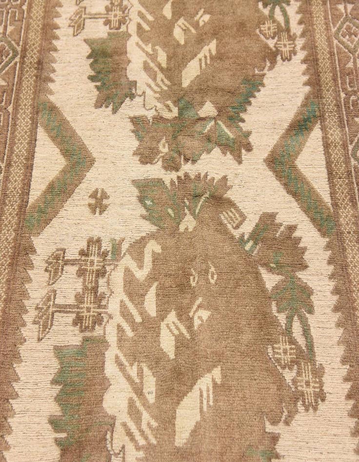 Detail image of  4' 4 x 6' 4  Hand Woven Sumak Wool Rug