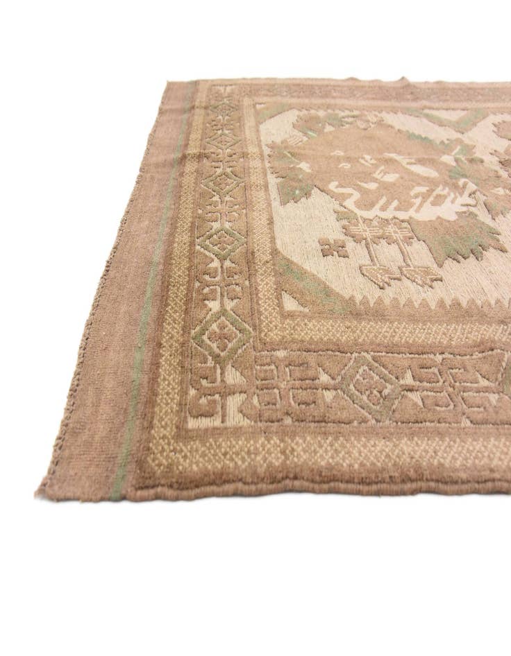 Detail image of  4' 4 x 6' 4  Hand Woven Sumak Wool Rug