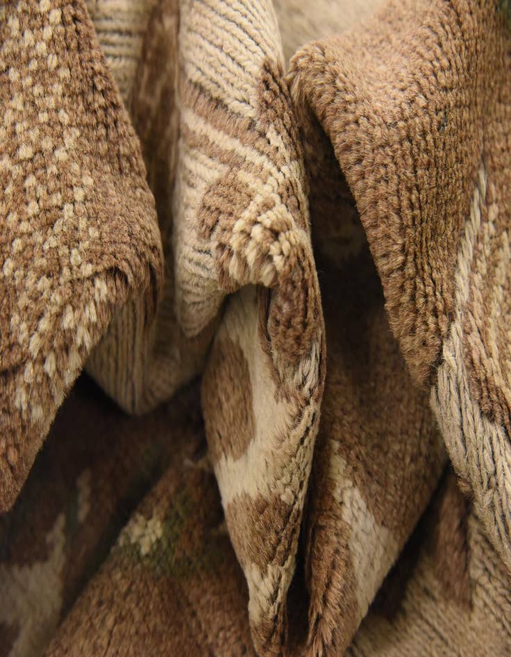 Detail image of  4' 4 x 6' 4  Hand Woven Sumak Wool Rug